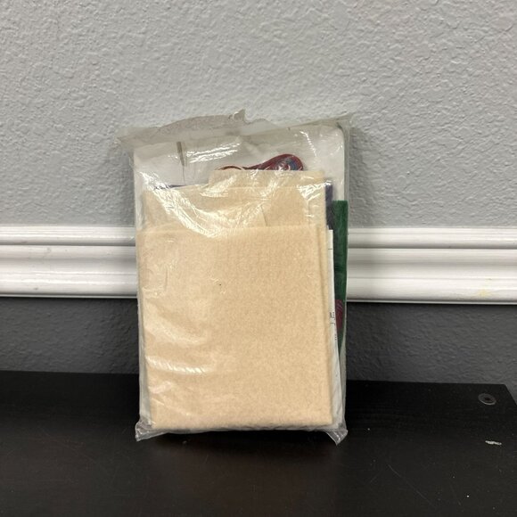 Vtg 90s Dimensions 80341 Smitten Mittens Fashion Art Felt Vest Applique Kit Xmas - Picture 4 of 4